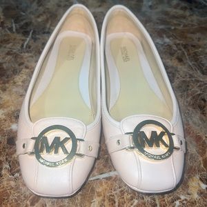 ♥️⭐️♥️ Michael Kors flat shoes. 7M/37M true to size.
